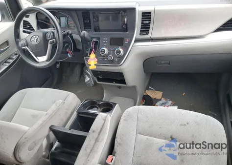 2015 Toyota Sienna Le z USA, uszkodzony, nr VIN 5TDKK3DC2FS661818